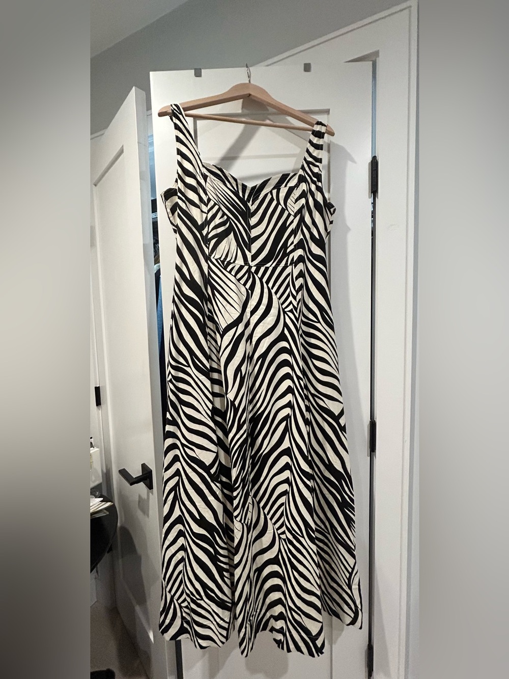 Black and white dress size L